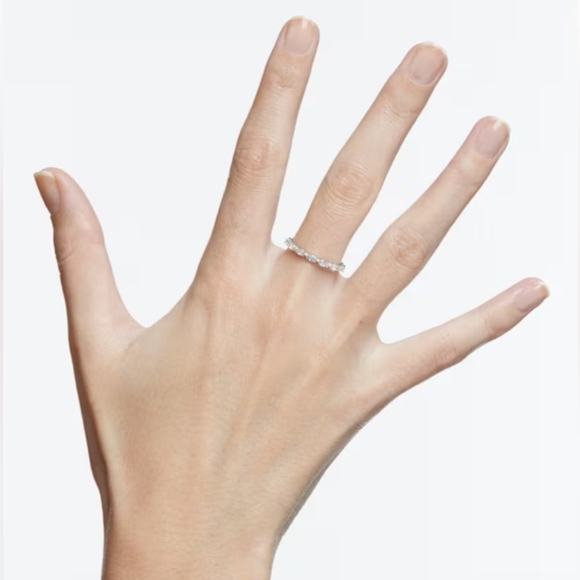 New AUTHENTIC GENUINE SWAROVSKI MATRIX VITTÒRI BAND WEDDING RING SIZE 6.75 - Picture 5 of 9